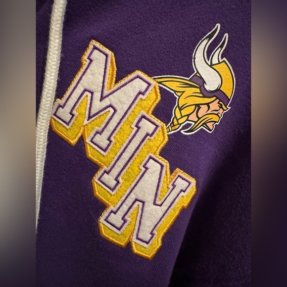 WEAR- Minnesota Vikings Erin Andrews size small - crop - Picture 5 of 8
